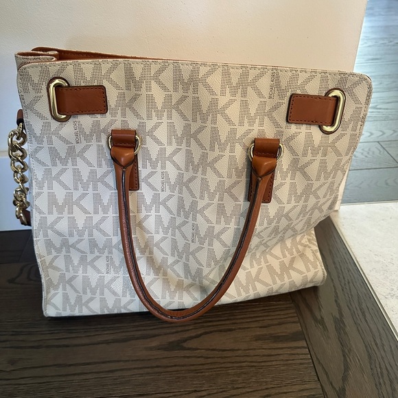 Michael Kors Large Hamilton Logo Tote with Monogram Print - Picture 4 of 4